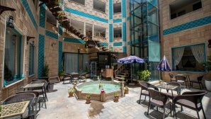 هتل وکیل شیراز محوطه ی کافی شاپ
