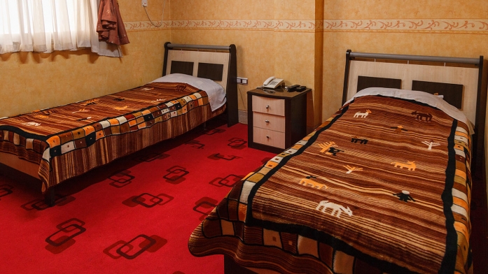 هتل صدرا شیراز اتاق دو تخته تویین