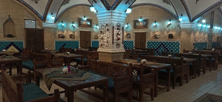اقامتگاه سنتی هفت دری شیراز رستوارن 1
