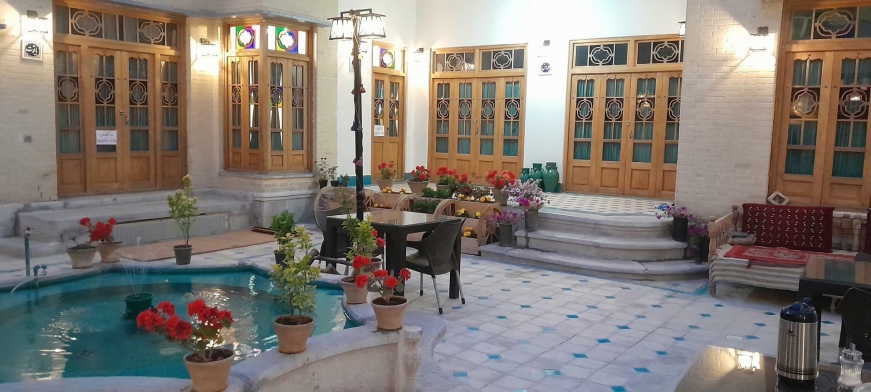 اقامتگاه سنتی سلطانی اصفهان فضای محوطه 2