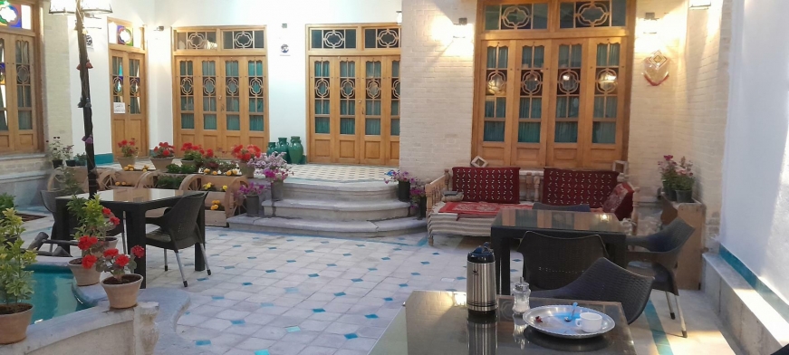 اقامتگاه سنتی سلطانی اصفهان فضای محوطه 3