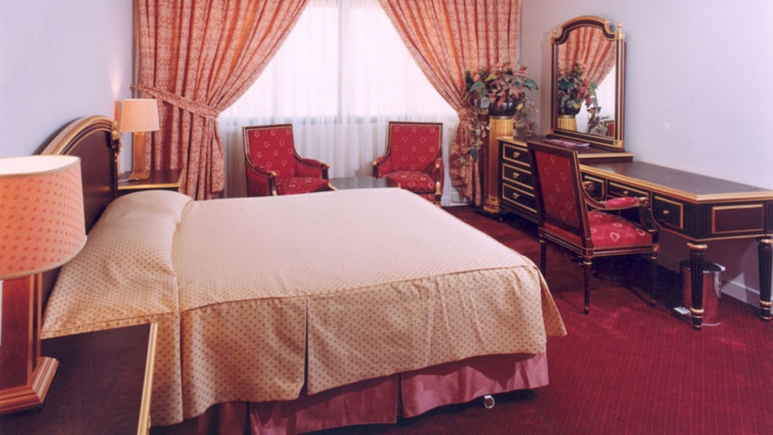 hotel-room