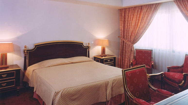hotel-room