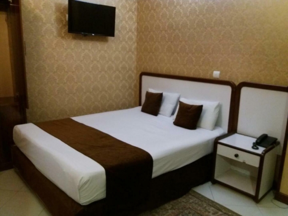 hotel-room