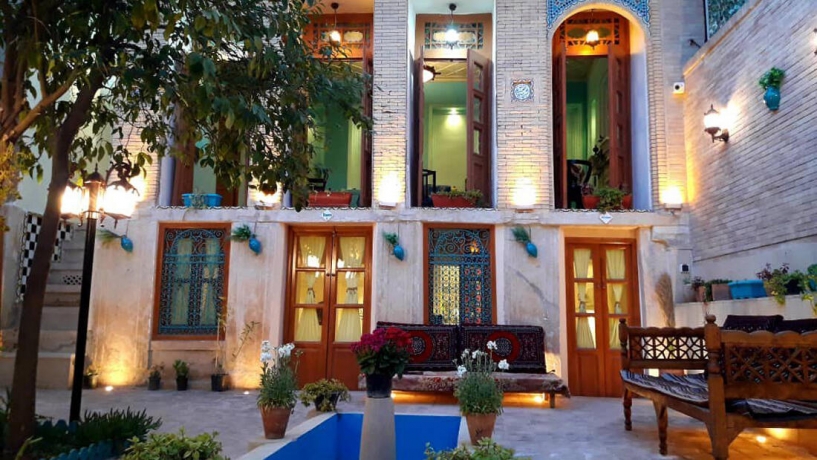 اقامتگاه سنتی پیرسوک شیراز فضای داخلی اقامتگاه ۱
